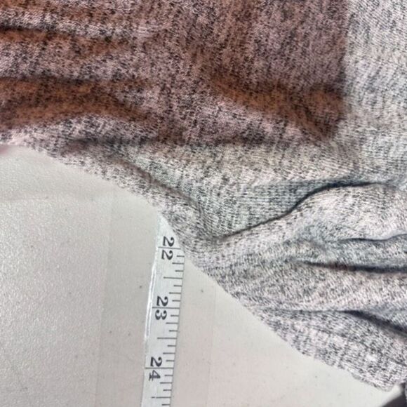 Rails Women's Knit V-Neck Long Sleeve Pullover Sweater Leigh Melange Gray Medium - Picture 9 of 10